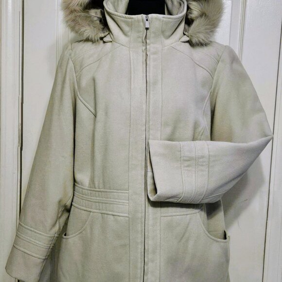 Warm Winter Coat Beige Bone color - like New - Picture 10 of 11